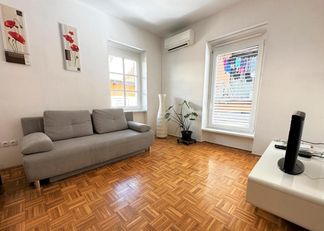 Charming Starry Night Apartment Ljubljana Extérieur photo