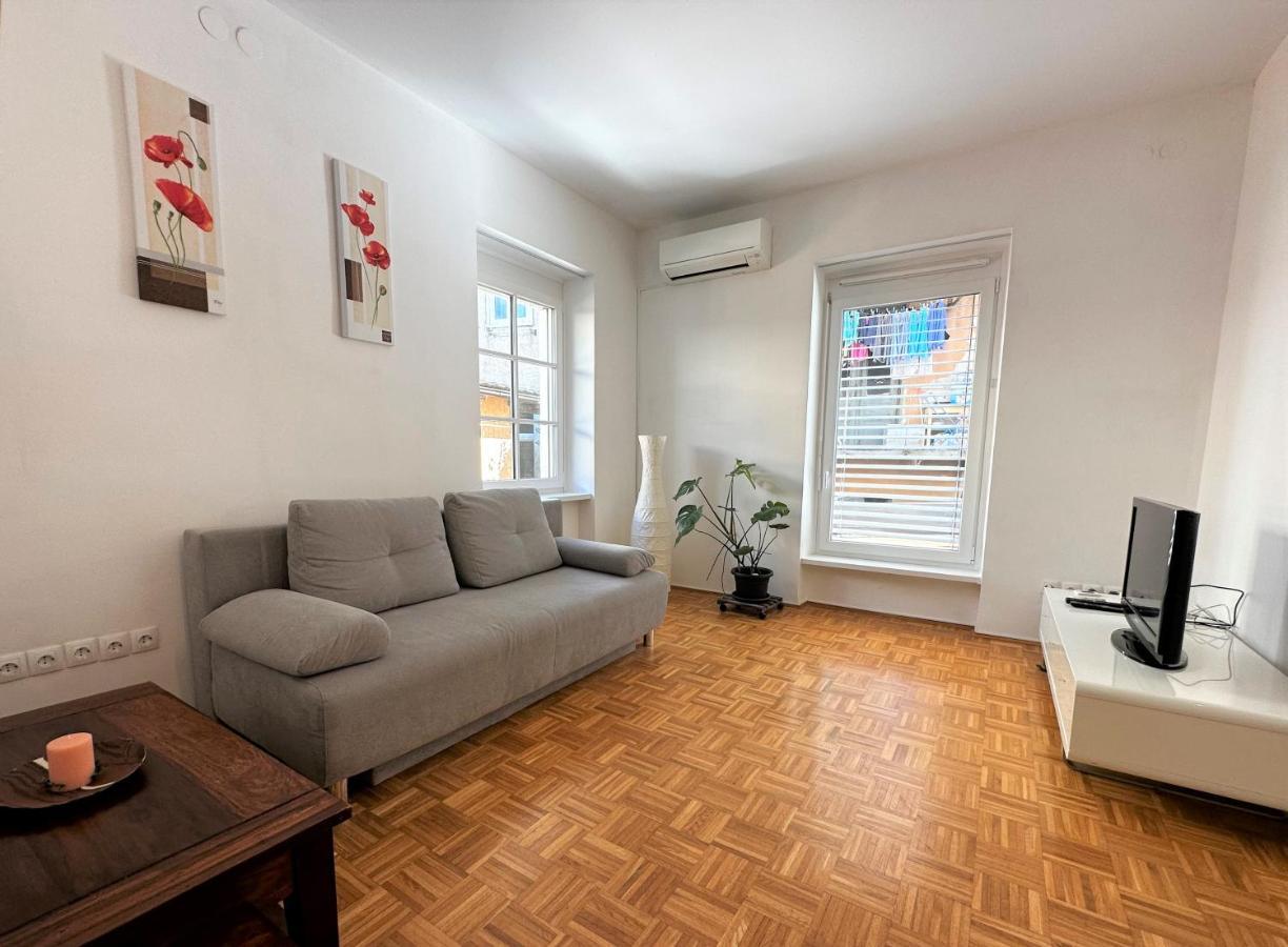 Charming Starry Night Apartment Ljubljana Extérieur photo